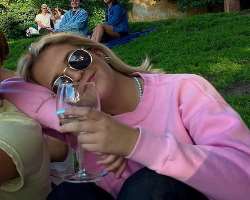 Mirabell Lundgren consuming alcohol